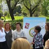 Prezydent m.st. Warszawy Hanna Gronkiewicz-Waltz przy stoisku programu \"Rodzino, Trzymaj Formę!\"